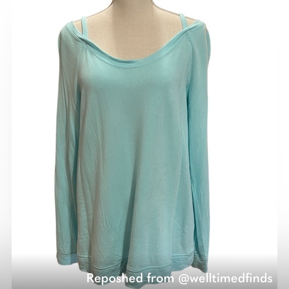 Lilly Pulitzer Luxletic terry Light blue aqua Sweatshirt Large EUC😊 - Picture 1 of 5